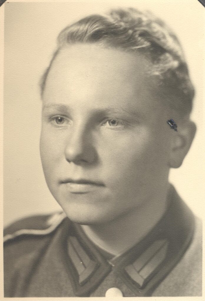 Jürgen Junge, Reichsarbeitsdienst bis Frühjahr 1944 in Bremen