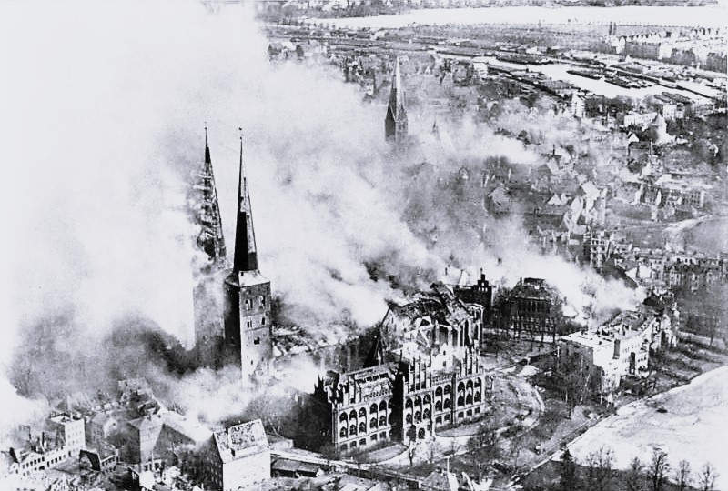 Palmsonntag, Lübeck, 29. März 1942, britischer Luftangriff, brennender Dom