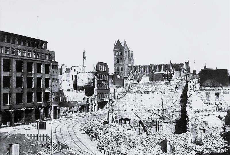 II. Weltkrieg, Lübeck, britischer Luftangriff vom 29.03.1942, Sandstraße mit Marienkirche