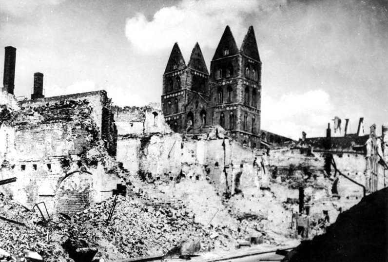 Weltkrieg II, Lübeck, Palmsonntag, Luftangriff, Ruinen um die Marienkirche, 29.03.1942