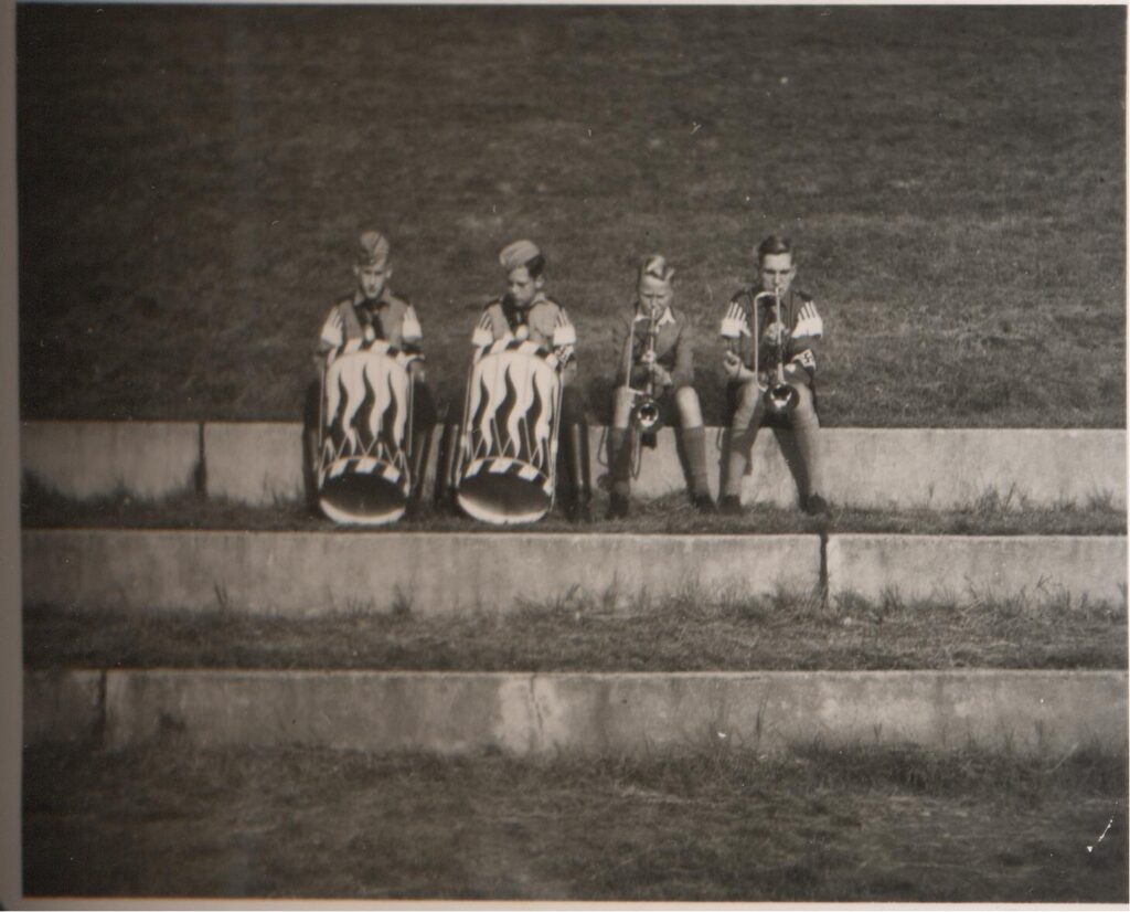 Jürgen Junge im Musikzug der Hitlerjugend mit Trompete (1939)