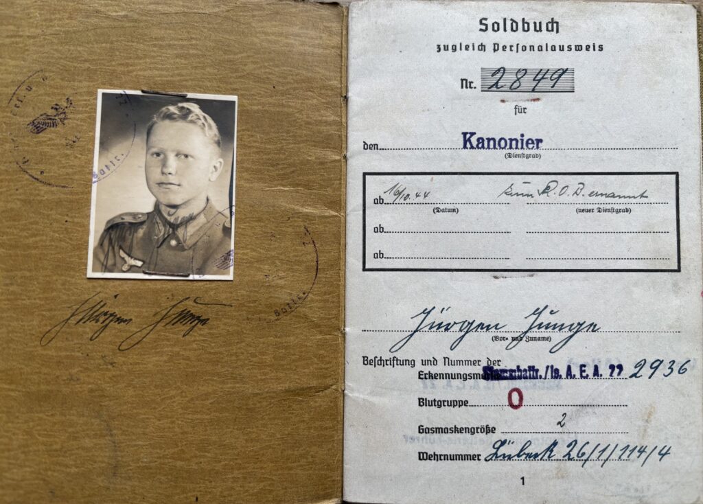 Jürgen Junge, Soldbuch des Kanoniers 1944
